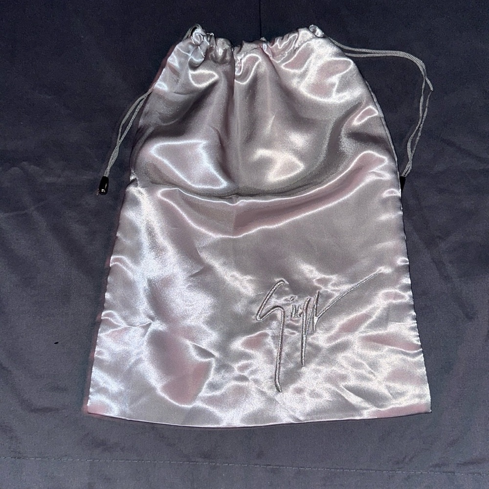 Giuseppe dust bag